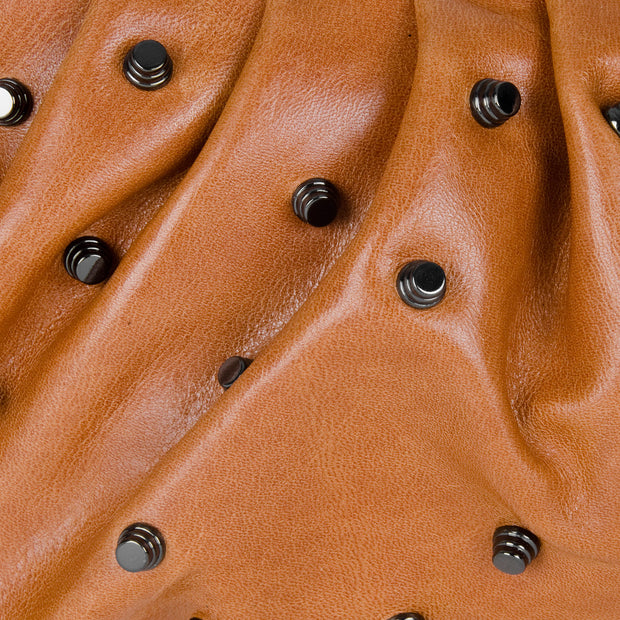Queen & Cult Mini-Bag mit Nieten in Cognac
